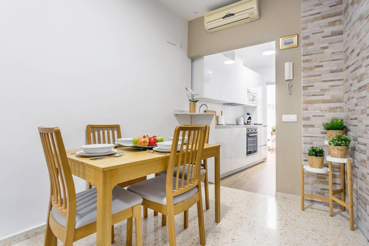 Apartamentos Sta Maria La Blanca Seville Exterior photo